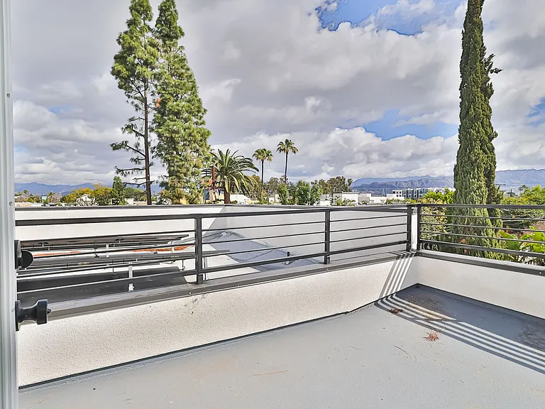 New Construction Luxury 4 Bed Townhomes With Roof Decks — Photo 33