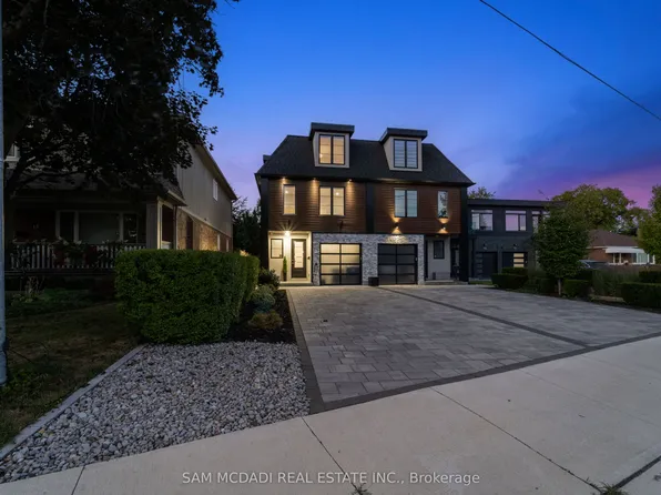 11 B Maple Ave N, Mississauga, ON L5H 2R9