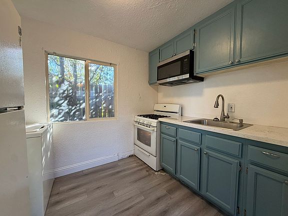 2nd image of 3920 1/2 High St