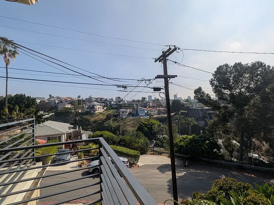 Building Photo 4