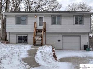 7813 N 36th St, Omaha, NE 68112