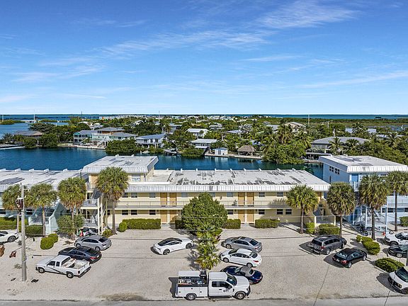 3rd image of 201 Coppitt Rd APT 203B