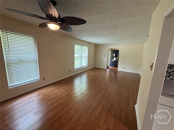3rd image of 10708 Egmont Rd