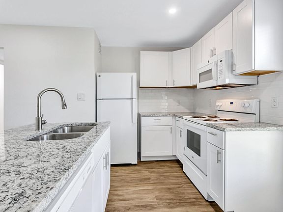 4th image of 901 E Bessie St #105