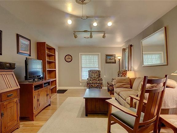 4th image of 3450 Brady Ave