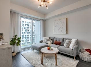 80 Vanauley St #910, Toronto, ON M5T 0C9