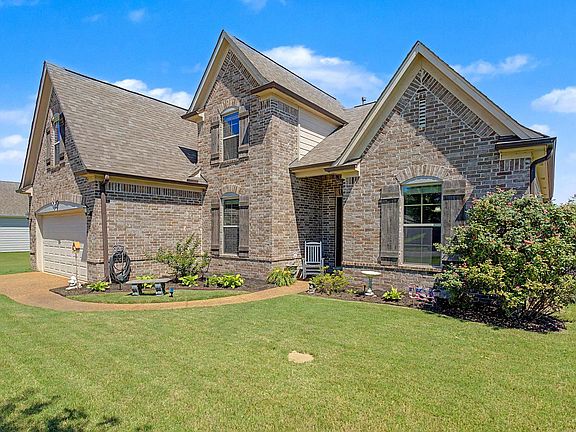 3rd image of 160 Oak Hollow Dr
