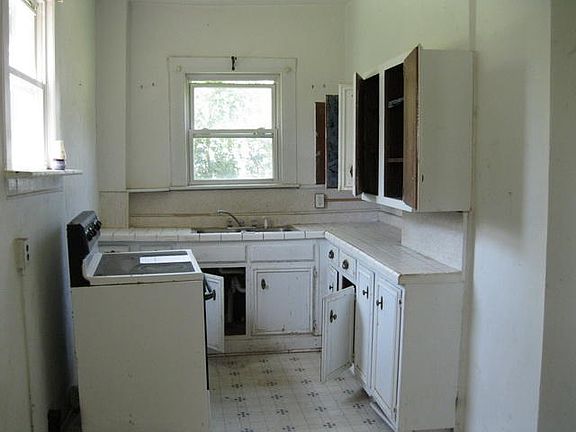 3rd image of 1722 Staunton Ave NW