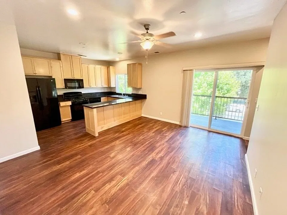 **Summer 2027 - Reserve Now* 3 Bedroom, 3 Bath units at 7th and Ivy.