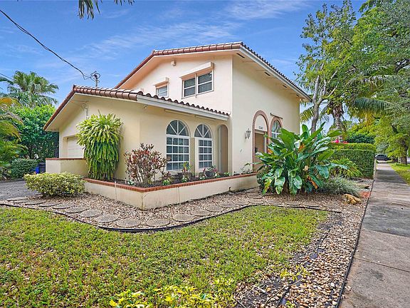 2nd image of 1240 Ortega Avenue