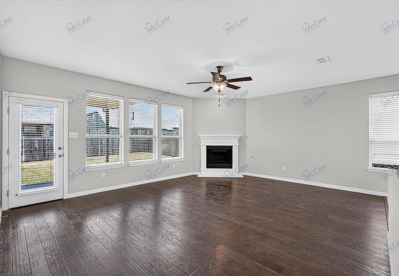 5 bed, 3.5 bath, 3270 sqft, $3,000 — Photo 2