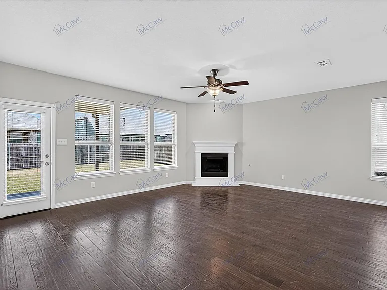 1314 Torrington Ln — Photo 2