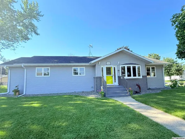 1002 Pine St, Osage, IA 50461