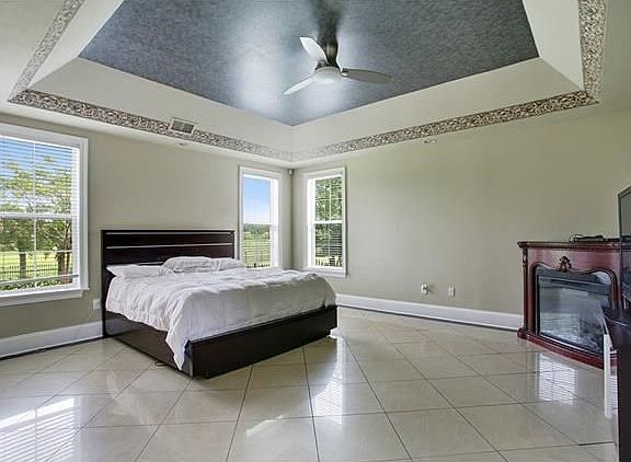 5th image of 150 Oakmont Dr