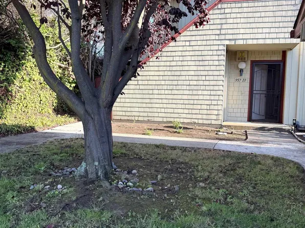 957 Cheryl Ann Cir APT 15, Hayward, CA 94544