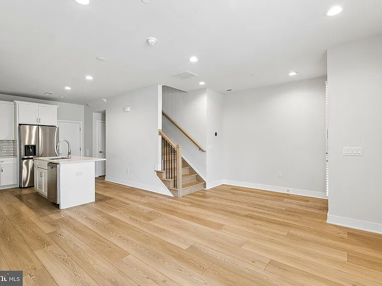 2160 Northbank Pl #166 — Photo 4