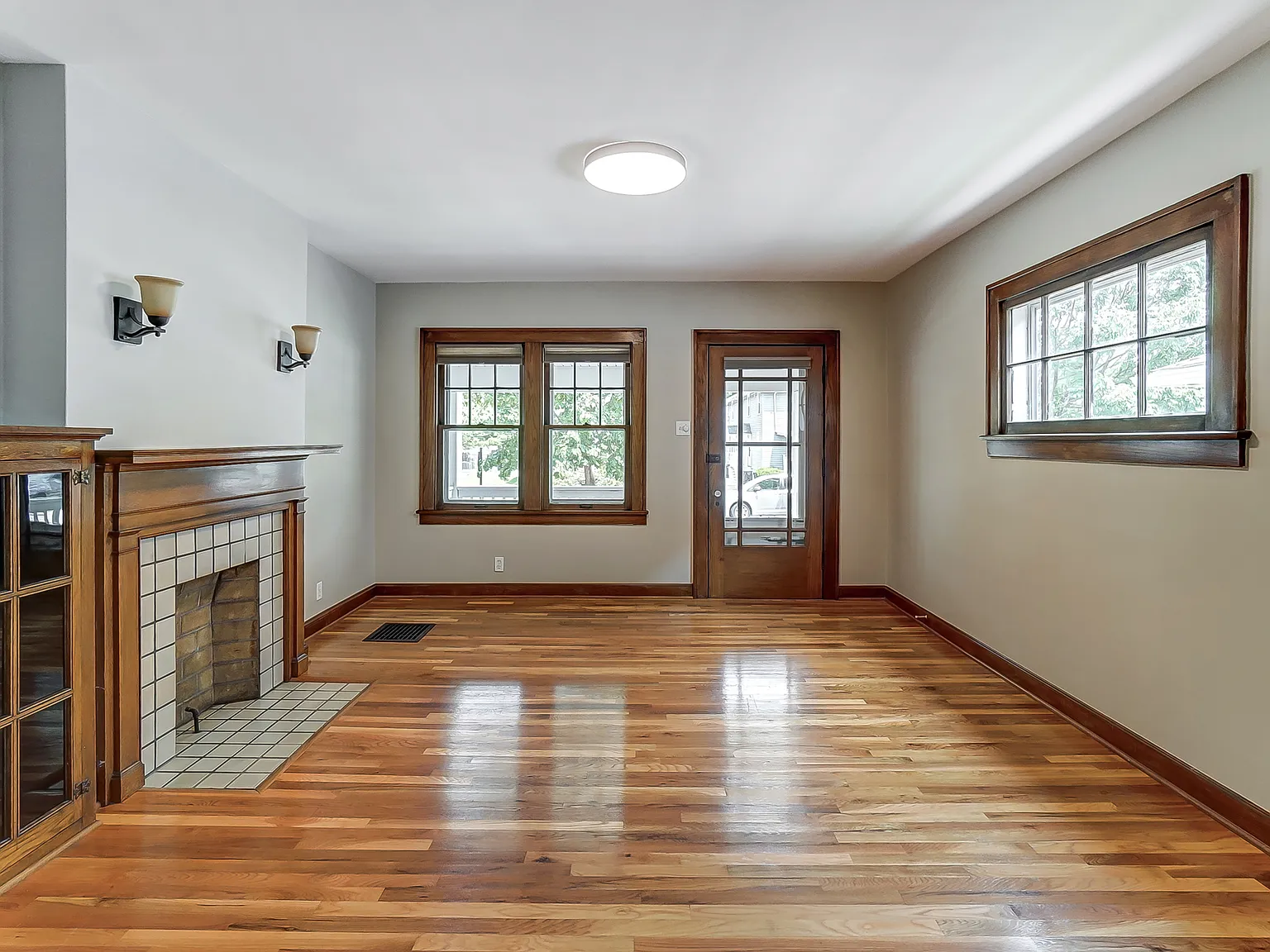 3 bed, 1.5 bath, 1175 sqft, $2,500 — Photo 2