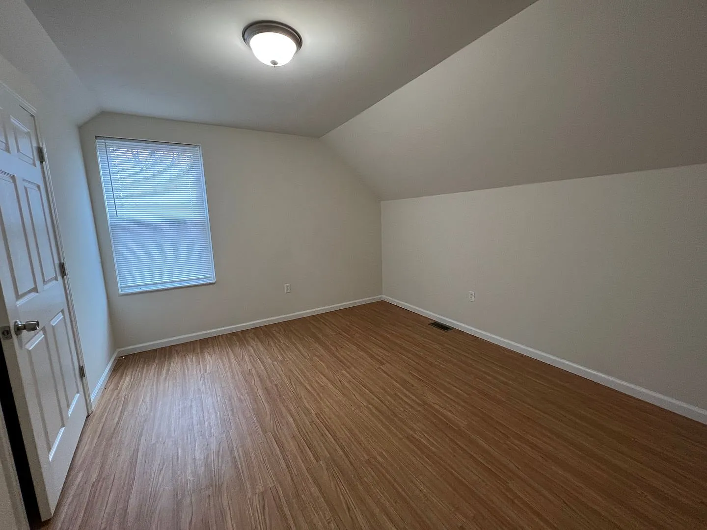 3 Bedroom 2 baths Cape Cod Style Home on 5 Acres — Photo 3