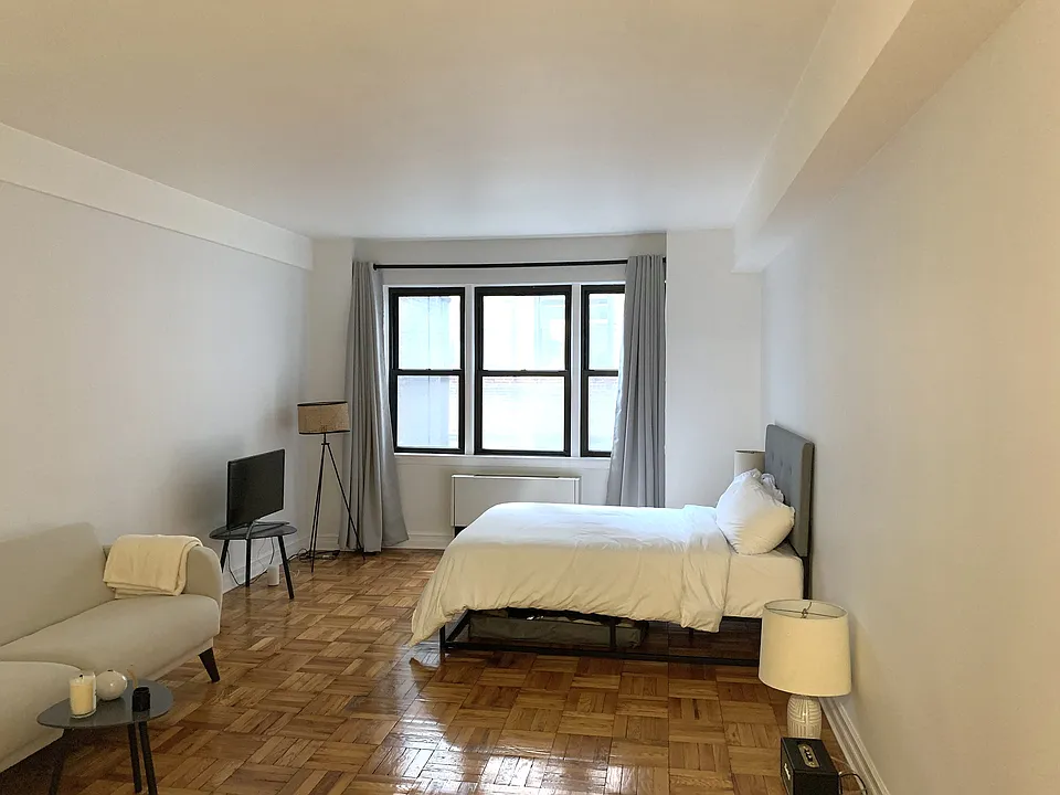 240 E 46th St #6C
