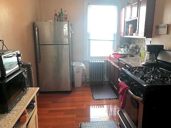 3rd image of 3142 38th St APT 2