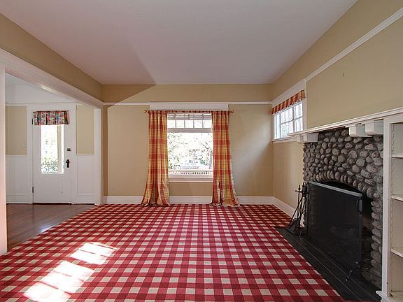 4th image of 1129 Fremont Ave