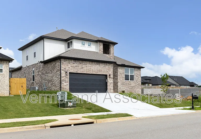 1121 Whistler St — Photo 2