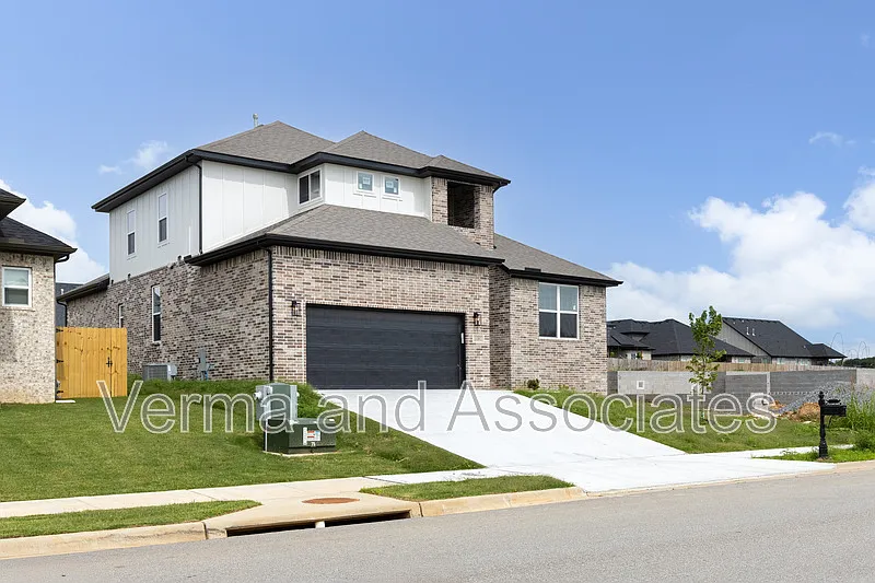 Building Photo - 1121 Whistler St