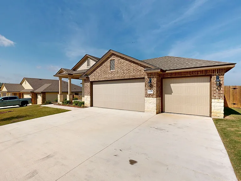 109 Ayla Marie Dr — Photo 4