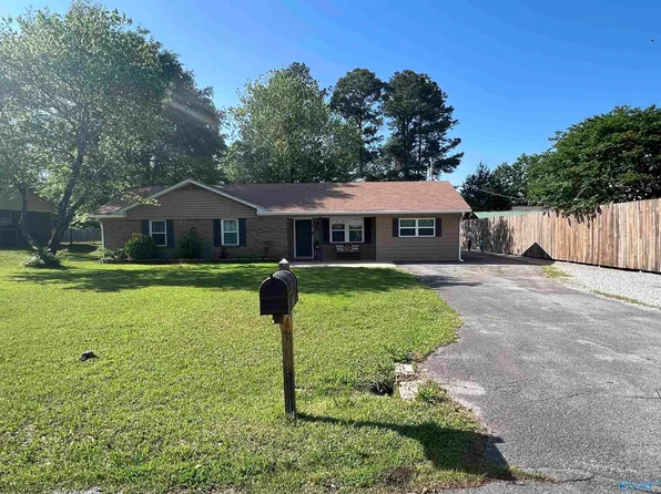303 Sunset St SW, Hartselle, AL 35640
