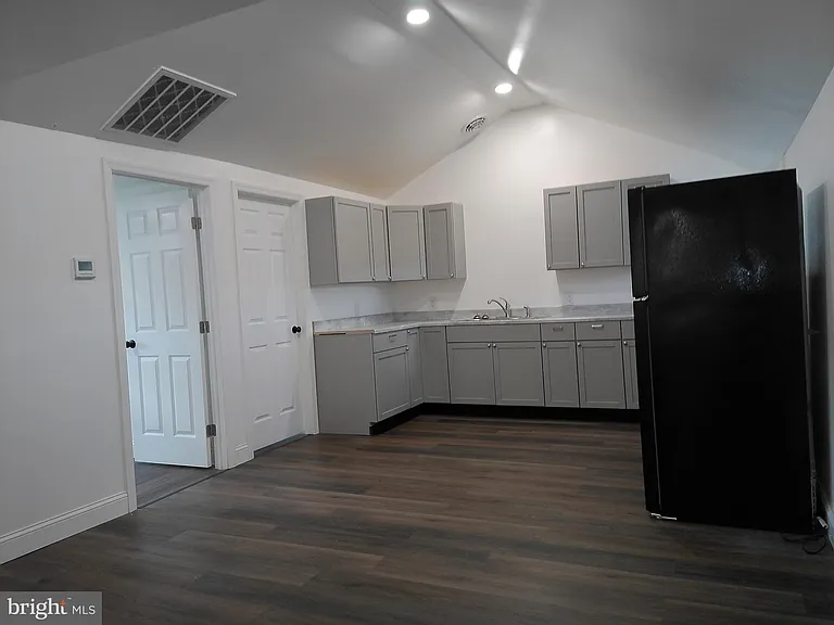 640 E Chestnut St #1 — Photo 12