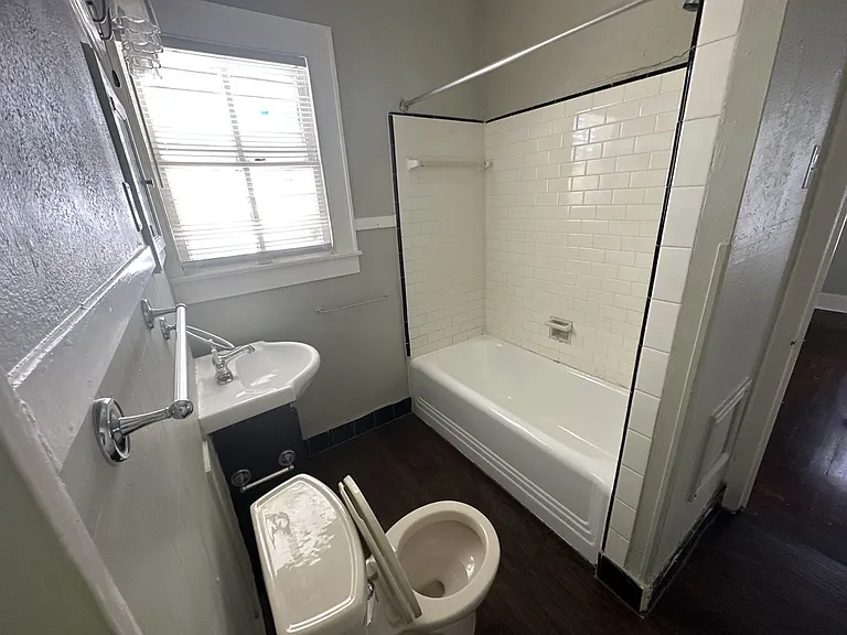 2216 Avenue O 1/2 — Photo 11