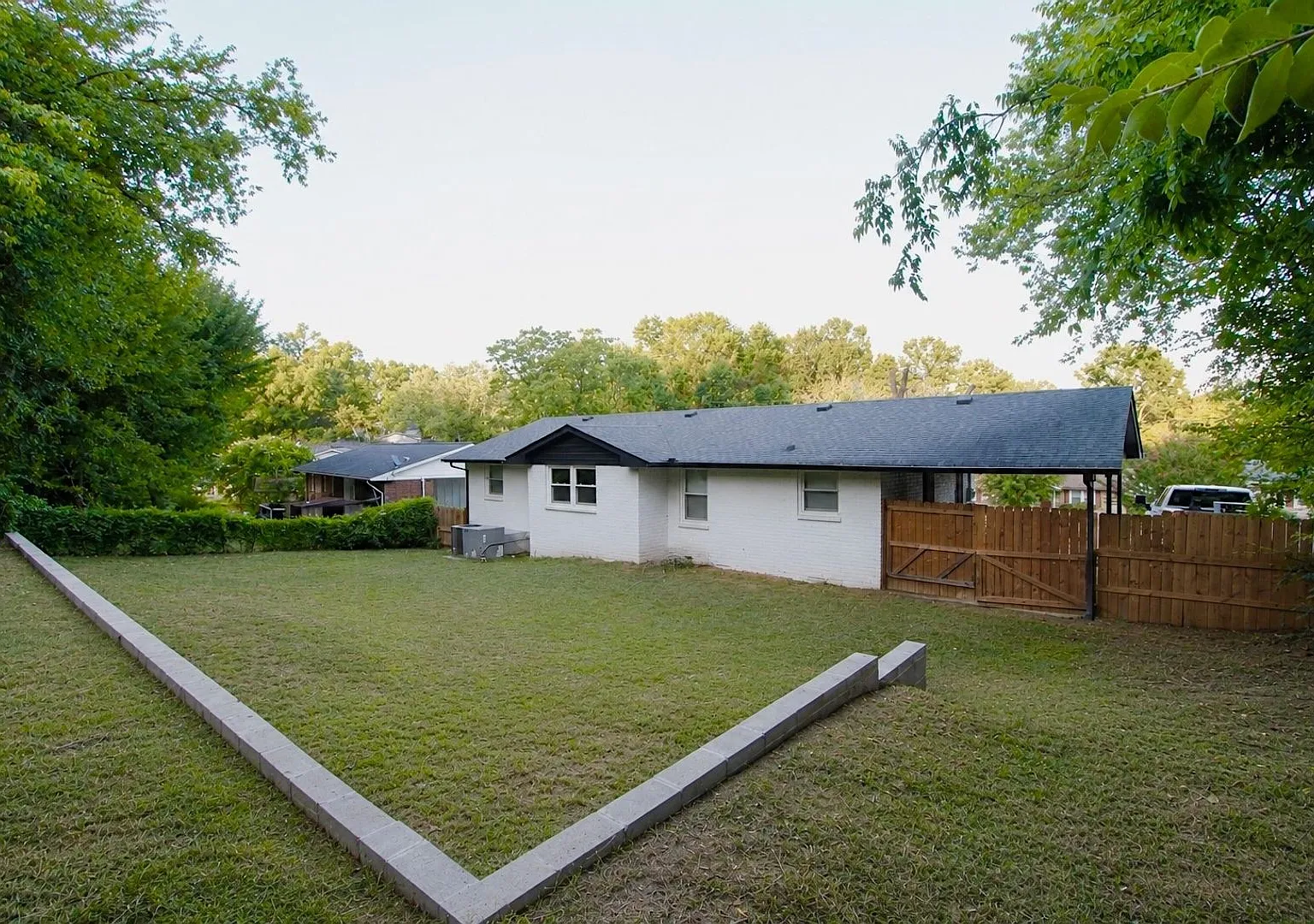 Charming 3BR House in Hendersonville — Photo 4