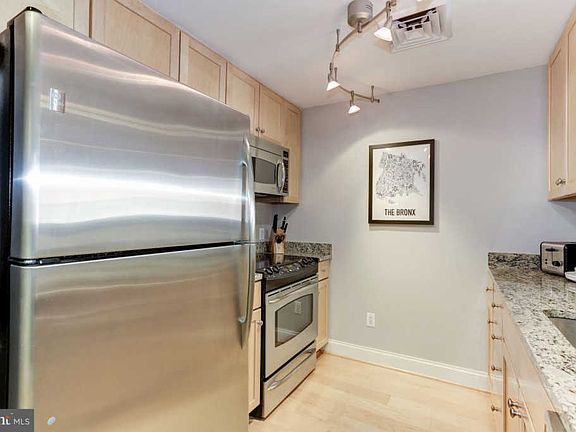 5th image of 1020 N Highland St Unit 906