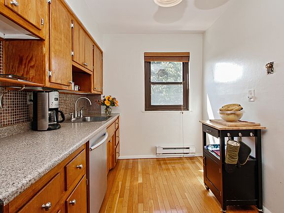 5th image of 26 Fieldstone Dr APT 8C