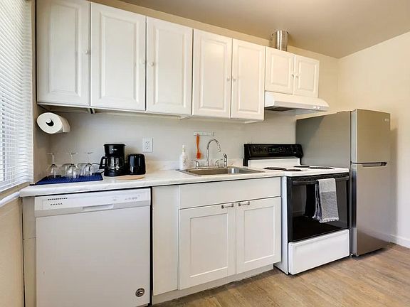 2nd image of 14541 Lakeshore Dr Unit 5