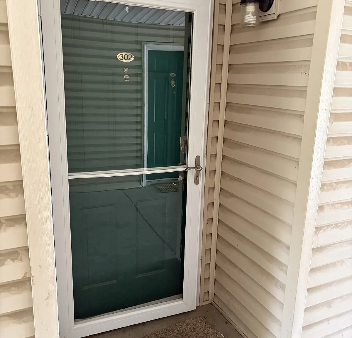 3 bed, 2.0 bath, 1264 sqft, $2,200 — Photo 3
