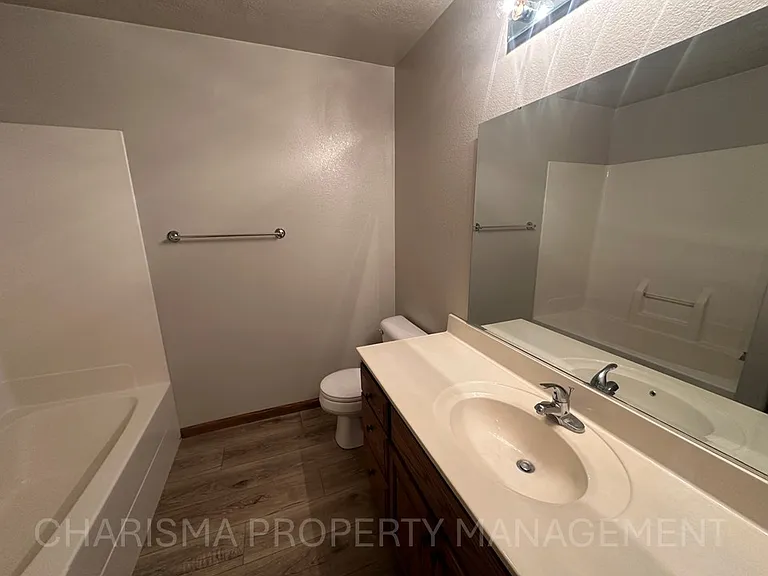 DBK Brandon Townhomes — Photo 14