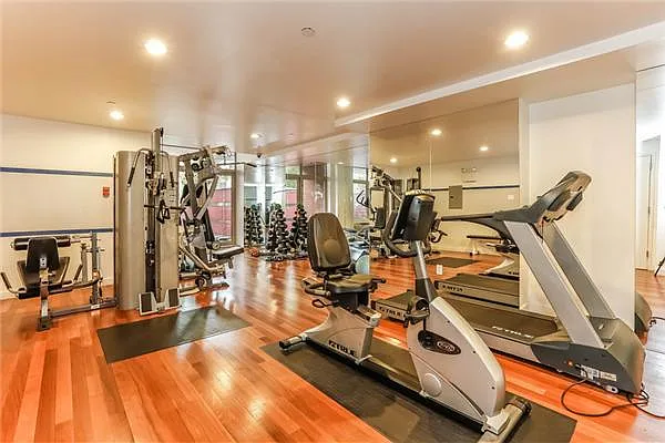 Sold by Avenue Sotheby's International Realty | media 8