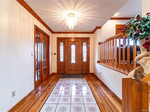 3rd image of 3 Hopkins Dr