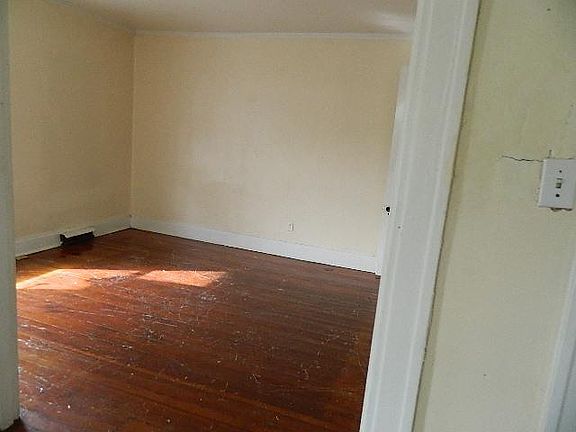 5th image of 550 Steele Ave