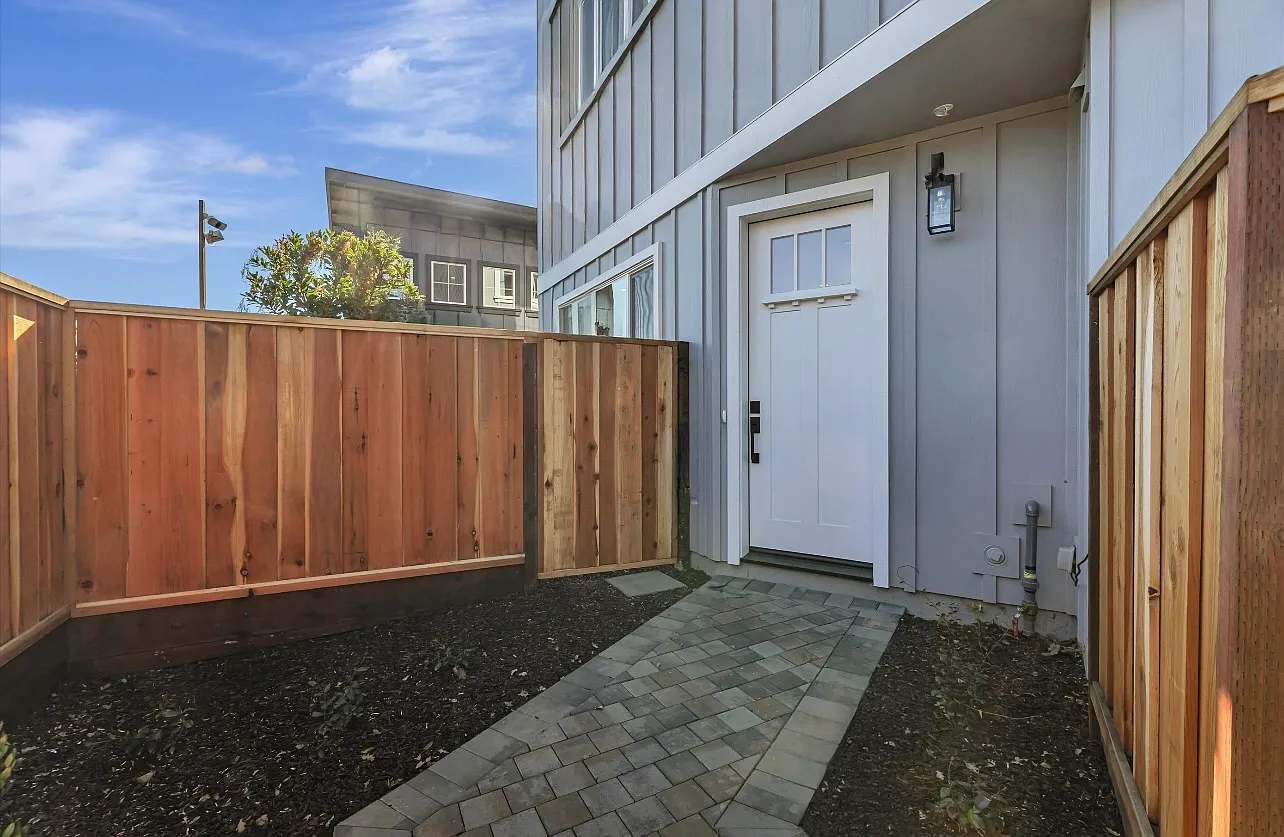 3 bed, 2.5 bath, 1209 sqft, $3,350 — Photo 4