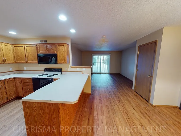 Teakwood Apartments — Photo 26