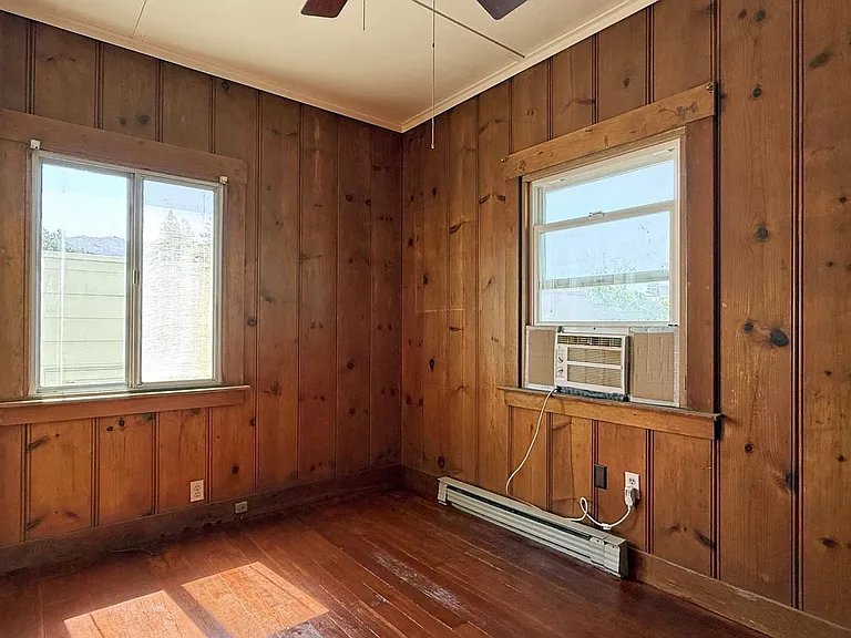 104 S Oak St — Photo 5