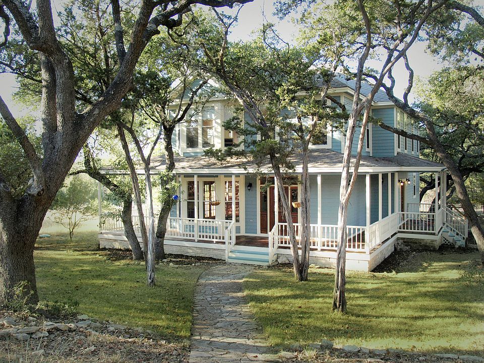 Beautiful Hill Country Home 