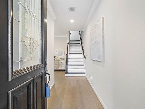 3rd image of 821 Dunleigh Meadows Ln