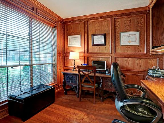 5th image of 2927 Brookview Dr