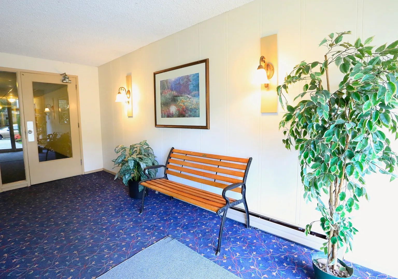 Driftwood Apartments — Photo 4