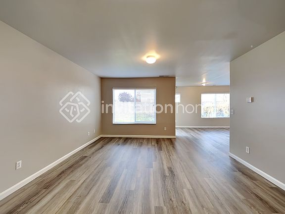 4th image of 9401 187th St E
