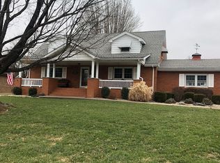 305 E Waller St, Morganfield, KY 42437