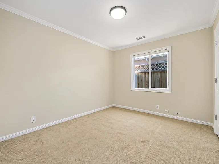 3419 Flora Vista Ave — Photo 8